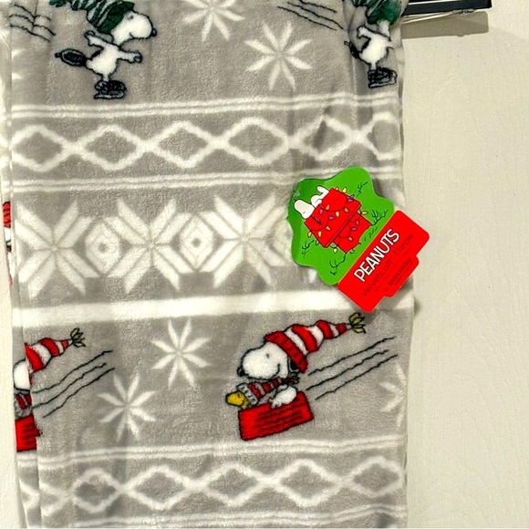 PEANUTS Snoopy Woodstock VelvetLoft Throw 50"x70” Sledding Ice Skating NEW - Picture 4 of 9